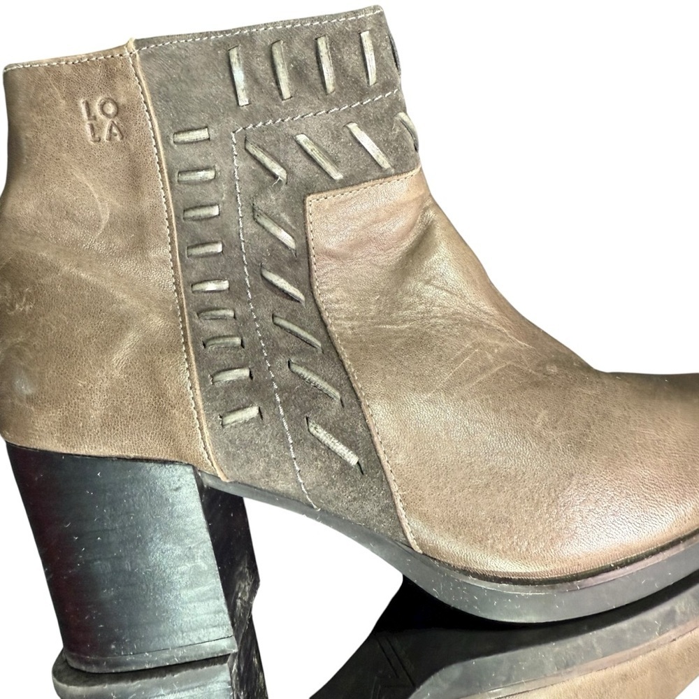 Lola Women's Chic Tan Ankle Boots